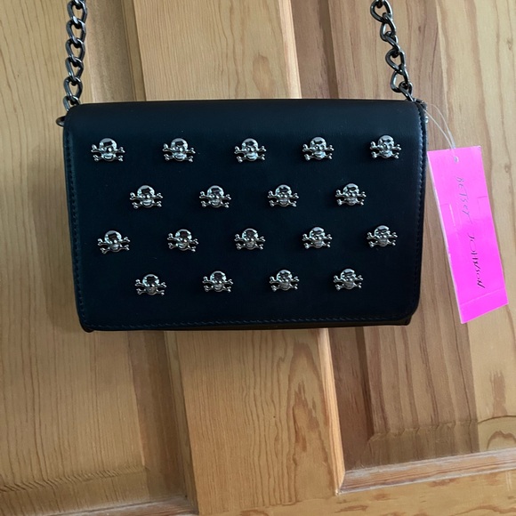Betsey Johnson Black skulls Halloween Crossbody Bag brand new with tags - Picture 1 of 9